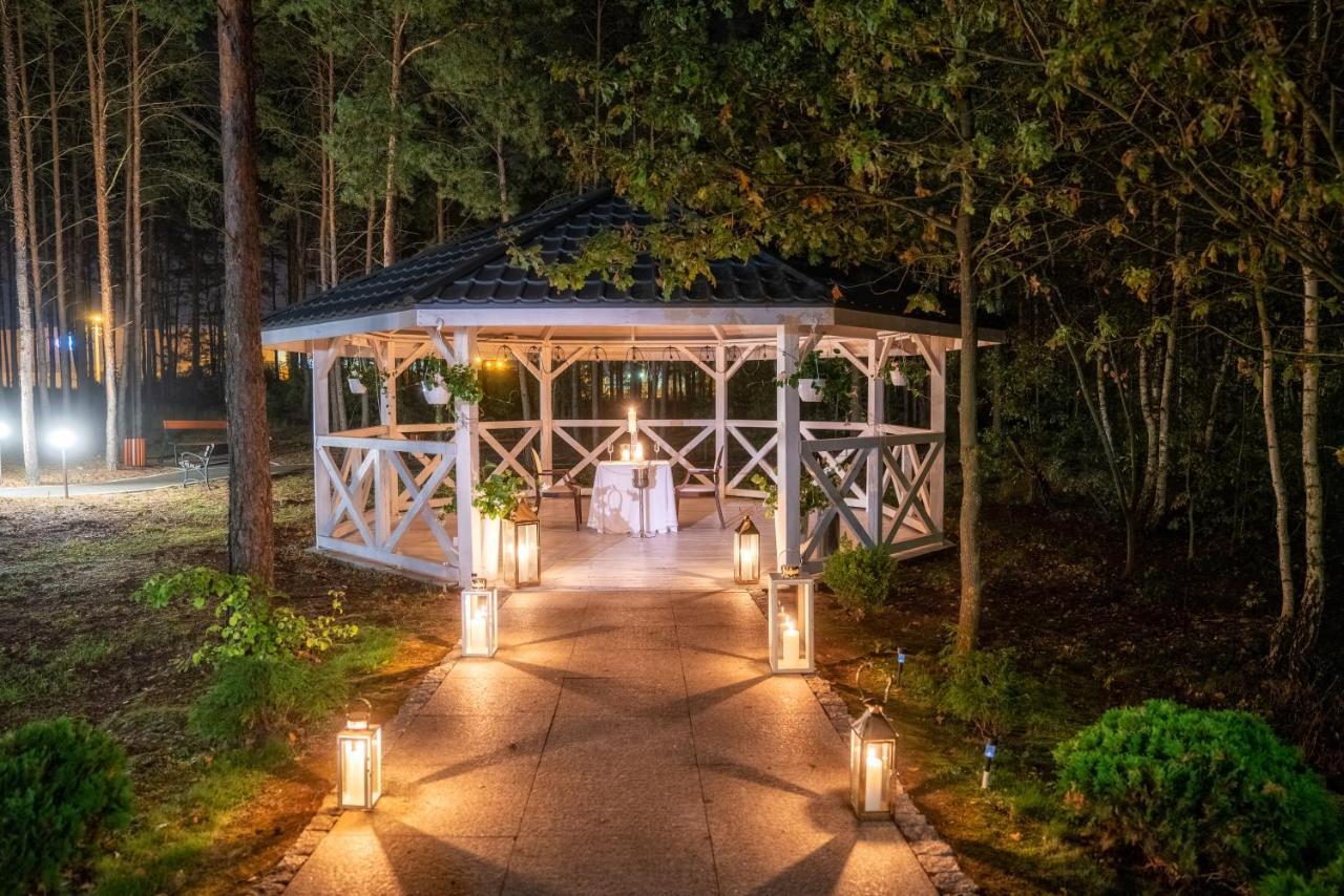 Korona Hotel オストロウェンカ エクステリア 写真